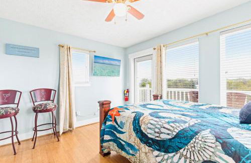 Lion of the Beach - Photo 40