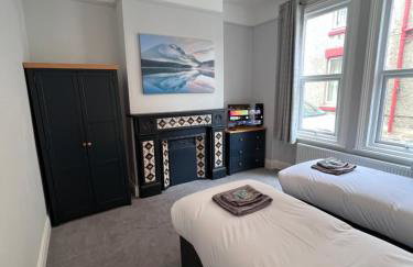 Sparkling Space - Twin or King Beds - Photo 26