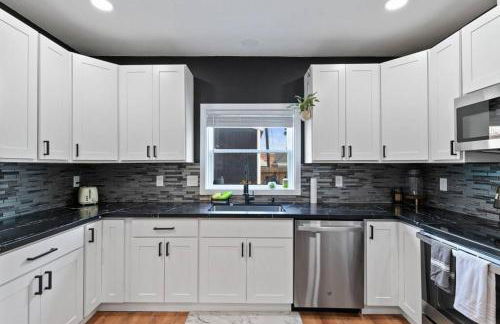 Hot Tub & Firepit Just Mins From Dwntwn Arena GU - Foto 7