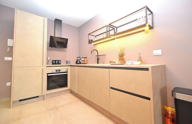 Charming Apartment With Private Pool and Garden - Foto 29