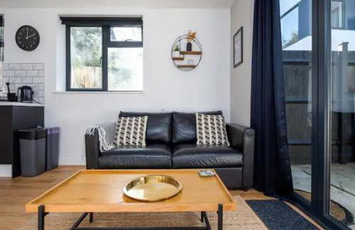 Modern and Bright Home Minutes From Central London - Pass the Keys - Foto 2