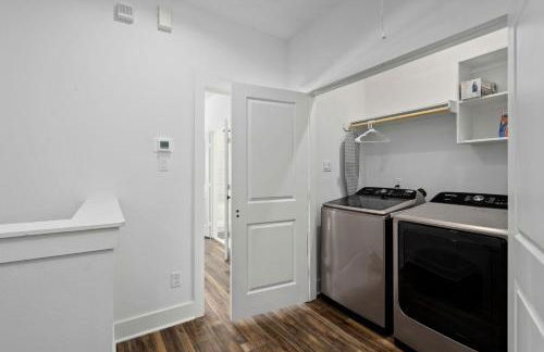 The Oasis - Modern 3BR Near Downtown - Med Center - Stadiums - Foto 34