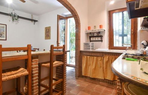 1 Bedroom Gorgeous Home In Mascalucia - Foto 13