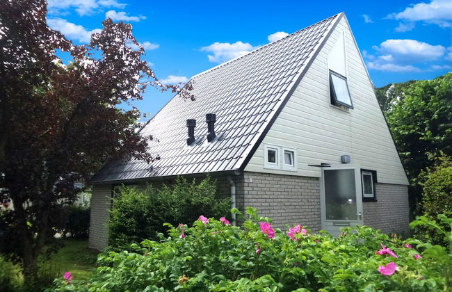 Charming Bungalow in Oostmahorn, Netherlands - Perfect for Nature Lovers - Photo 29