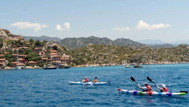 Passeio de caiaque ao longo da costa de Kekova