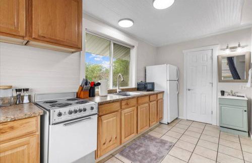 Unit 7: Updated downtown 1 bedroom! - Photo 5
