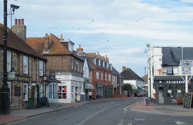 Beautifully Refurbished 4-bed Beachside Retreat - Foto 28