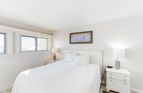 Gulf-front condo on bike path with beach views outdoor pool tennis & gym - Foto 28