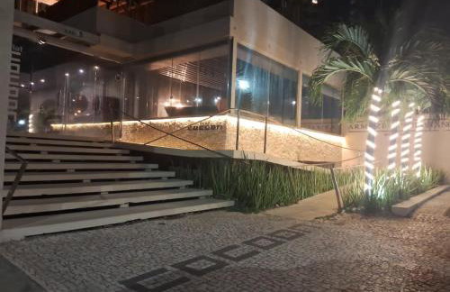 FLAT ENCANTADOR A UM PASSO DA PRAIA - Foto 69