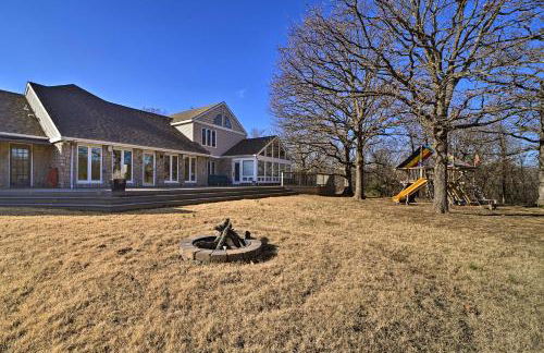 Grand Tulsa Getaway with Private Pond, Dock and Deck - Foto 1