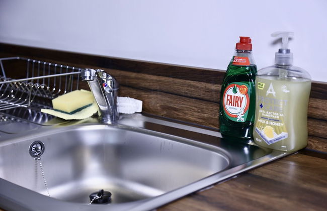 Captivating 1-bed Apartment in Nottingham - Photo 17