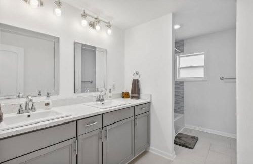 Landmark Lakehouse - luxury living in PLX - Foto 33