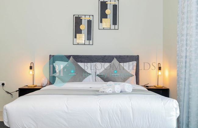 Bloomfields Stunning STU in Reflection - Photo 2