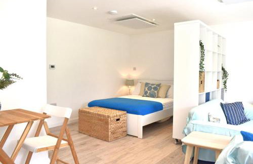 Open Plan Dog Friendly Annexe Sleeping 2 I Near Local Beaches & Chichester with FREE Parking - Foto 55