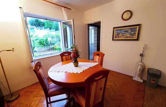 Insideout Apartment - Photo 10