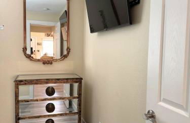 Bright and Spacious 2 Story Condo - Foto 18