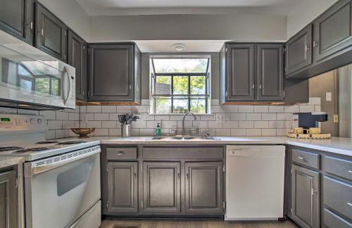 Modern Townhome with Fireplace Near Stoll Park - Foto 9