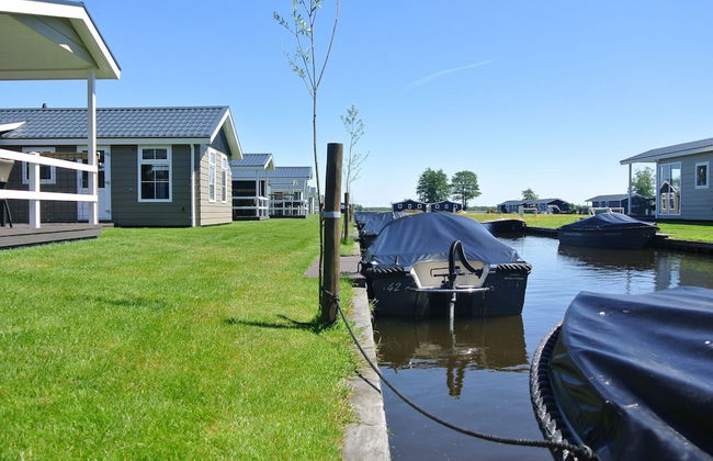 Lakeside Cottage With Boat - Photo 24