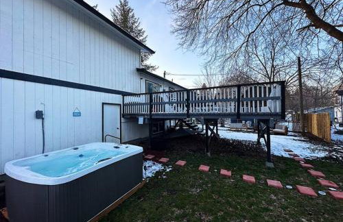 Hot Tub and Spacious Backyard Close to Lake! - Foto 14