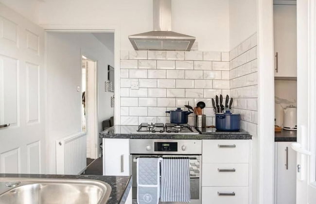 1 Bed-sleeps 4-free Parking-30 Min to Central Ldn - Photo 6