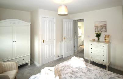 2 Bedroom House - Beautifully Decorated & Furnished - Parking - Large Garden - Foto 13