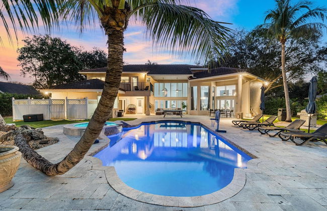 Luxurious 7-Bedroom Villa with Pool & Games - Foto 8