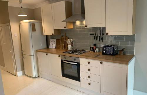 Homely flat just off Leigh Broadway - Foto 12