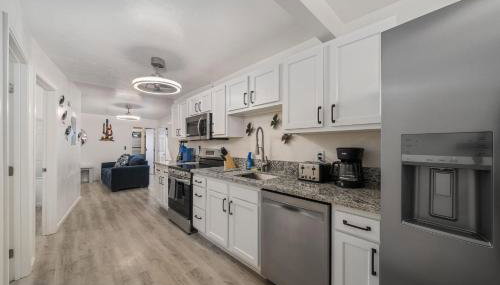 3BR 2BA Cozy Home with Jacuzzi Near Downtown - Foto 4