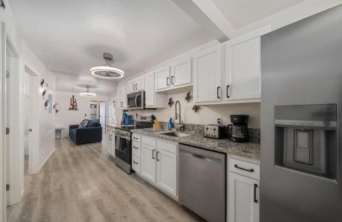 3BR 2BA Cozy Home with Jacuzzi Near Downtown - Foto 4