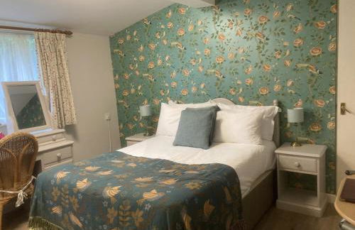 Pinewood Cottage Self Catering Apartments and studio apartments - Photo 25