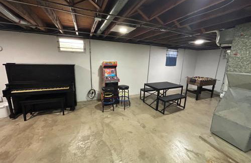 Spacious 3 Bedroom Home with Game Room and Parking - Foto 25