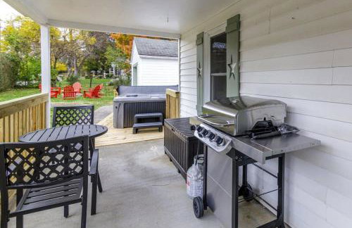 New River Gorge Cottage w Hot Tub, Fire Pit, Grill - Foto 6