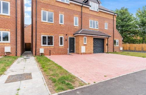 Modern 4-Bed, Parking, Pool Table, Sleeps 11 - Foto 38