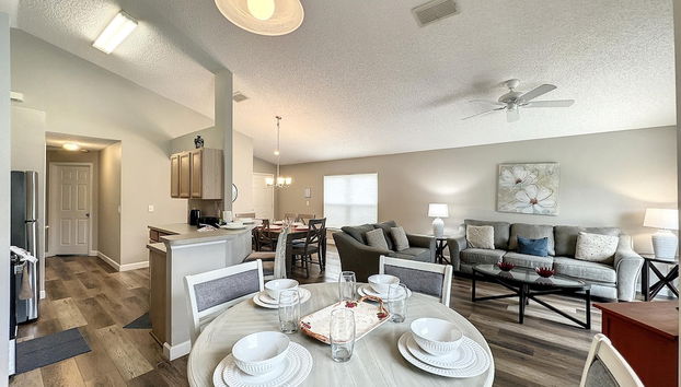 4 Bed 3 Bath in a Gated Community With Pool - Foto 2, Habitación