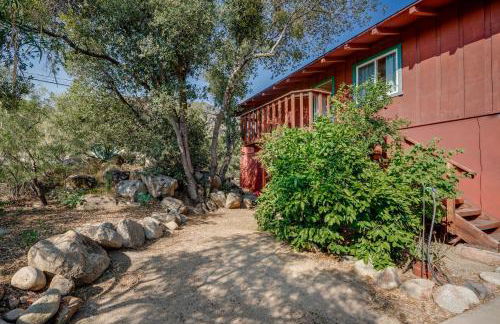 Scenic Kernville Getaway with Deck and Mountain Views! - Foto 26