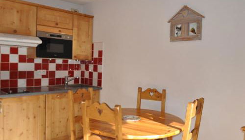 Appartement cosy proche des pistes avec balcon et parking - FR-1-693-47 - Foto 3