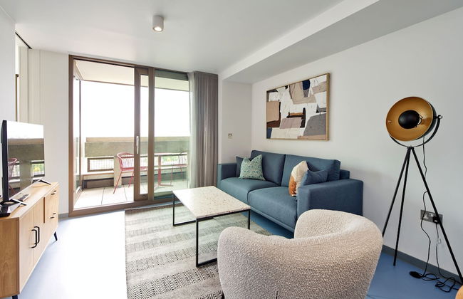 Striking One-bedroom Apartment Vibrant Poplar - Foto 11