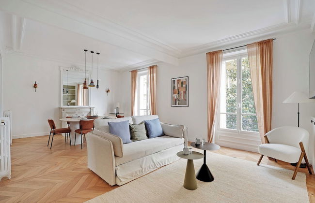 Elegance and Charm in the Chic Town of Neuilly - Foto 1