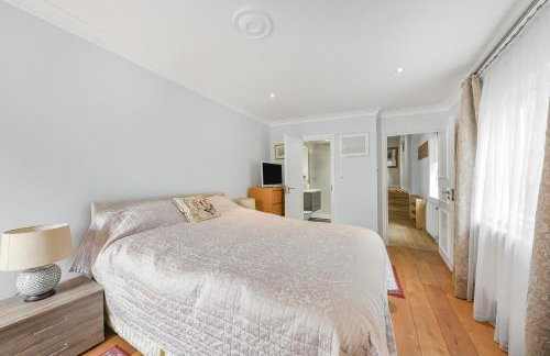 Spacious 2BR Flat with Private South Facing Terrace in West London - Foto 20