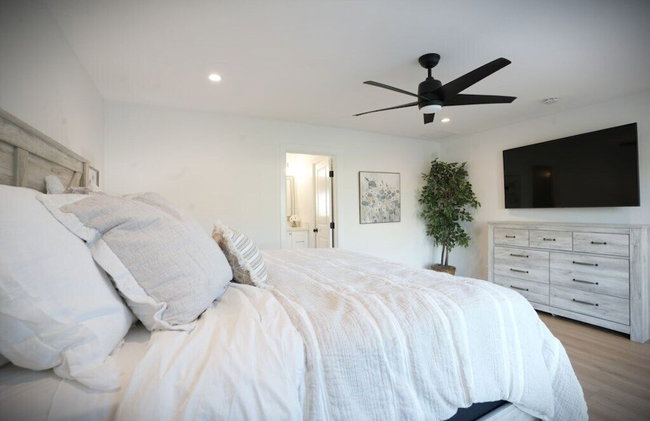 Awesome 5 Bedroom 3 Bath Pool Home With In-ground Jacuzzi - Foto 17