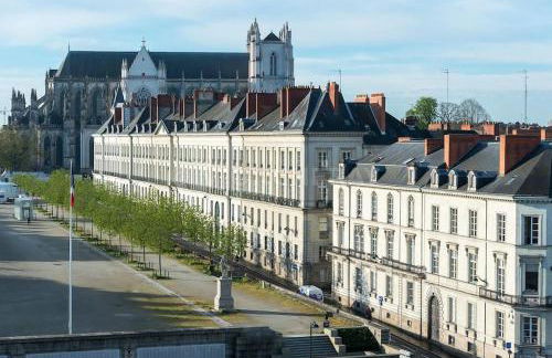 Grande chambre indépendante, charme, calme sur jardin, Nantes centre, accès privé par escalier de l'immeuble, sdb & wc privés, 10 minutes gare et palais des congrès - Foto 17