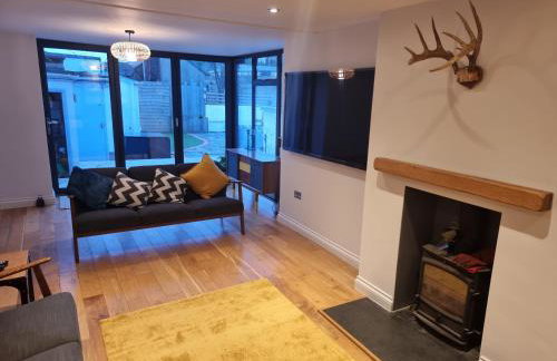 Neet Retreat - sleeps 7 next to beach - Foto 6