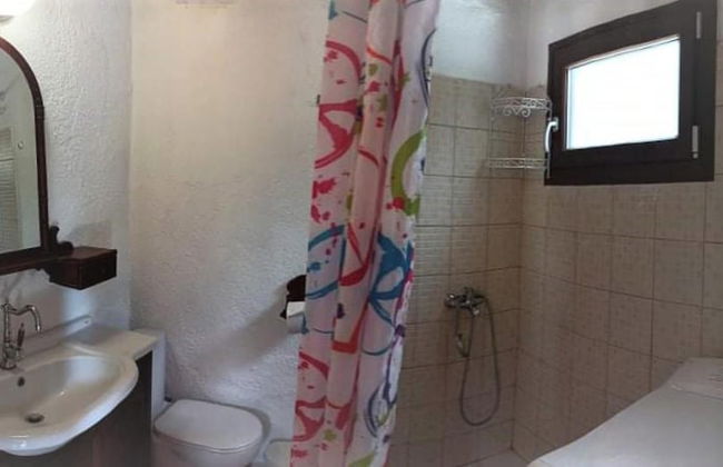 Family Villa in Sani - Sleeps 6 - Parking - Wifi - Foto 5