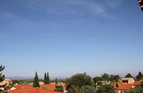 Modern 4 bedroom villa, air-conditioning, swimming pool, private gardens - Photo 21