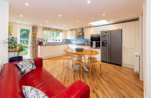 Cosy 3 Bedroom House near River Thames - Pass the Keys - Photo 1