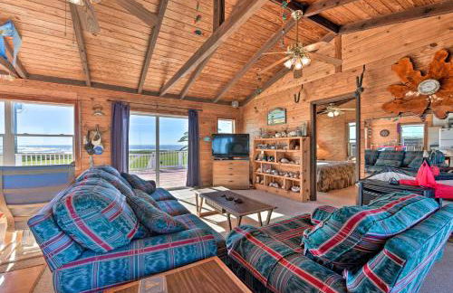 Oceanfront Sargent Beach Home with Dock! - Foto 4