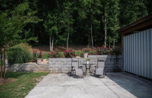 Southern Comfort Retreat with a private hot tub - Foto 17