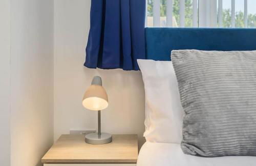 Spacious 4Bed Home, Sleeps 10, Pool Table, Parking, Perfect For Groups - Foto 19