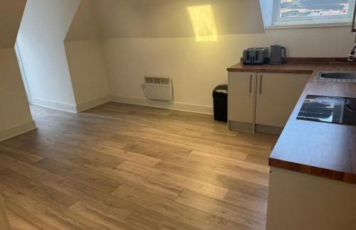 Epsom High Street Apartment 9 - Photo 10