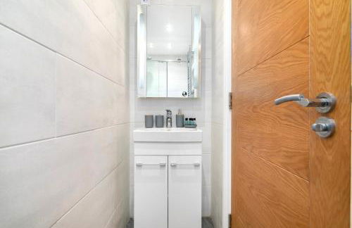 3-Bedroom House with 2 Living Rooms & Balcony near Brick Lane, London - Foto 13